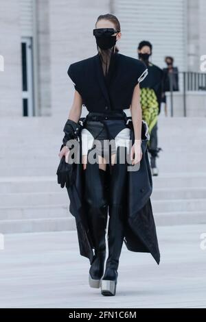 Modèle sur la passerelle du salon de mode Rick Owens à Venise, printemps 2021, semaine de la mode prêt-à-porter Banque D'Images