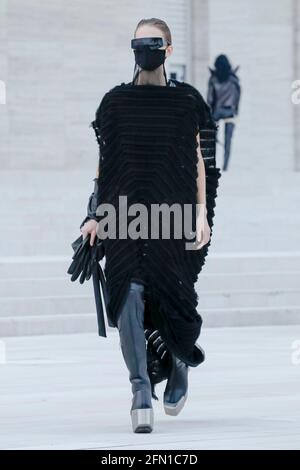 Modèle sur la passerelle du salon de mode Rick Owens à Venise, printemps 2021, semaine de la mode prêt-à-porter Banque D'Images