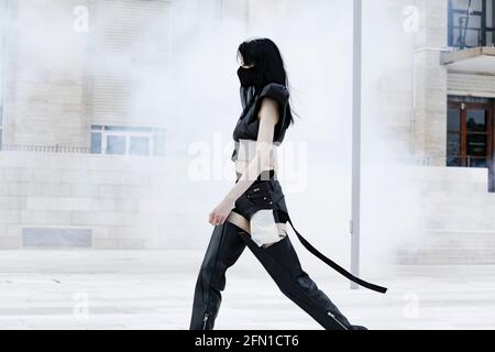 Modèle sur la passerelle du salon de mode Rick Owens à Venise, printemps 2021, semaine de la mode prêt-à-porter Banque D'Images