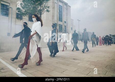 Modèle sur la passerelle du salon de mode Rick Owens à Venise, printemps 2021, semaine de la mode prêt-à-porter Banque D'Images