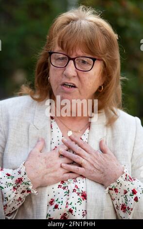 Briege Voyle, fille de Joan Connolly, qui a été parmi les personnes tuées dans la série de fusillades à Ballymurphy, Belfast, entre le 9 et le 11 août 1971, parle aux médias ayant regardé le secrétaire d'Irlande du Nord, Brandon Lewis, faire une déclaration à la Chambre des communes. Date de la photo: Jeudi 13 mai 2021. Le gouvernement est Òtruly sorryÓ pour les événements de Ballymurphy il y a 50 ans, au cours desquels 10 innocents ont été tués, a déclaré le secrétaire d'État pour l'Irlande du Nord, Brandon Lewis. Voir PA Story ULSTER Ballymurphy. Banque D'Images