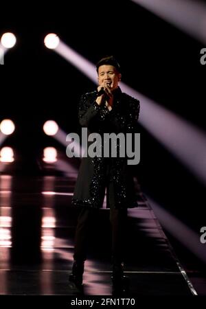 Rotterdam, pays-Bas. 13 mai 2021. Vincent Bueno, représentant l'Autriche, interprète la chanson Amen à la répétition du concours Eurovision 2021. Crédit : Nearchos/Alay Live News Banque D'Images