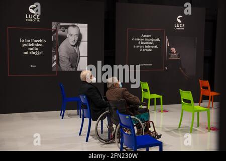 Rome, Italie avril 23 2021: Campagne de vaccination contre Covid 19. Cinecittà Studios Vaccine Hub. © Andrea Sabbadini Banque D'Images