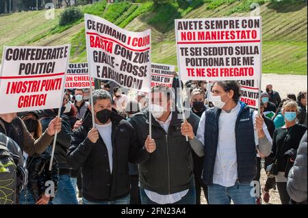 Rome, Italie 13/04/2021: Manifestation des marchands convoqués par Fipe-Confcommercio contre les mesures anti Covid du gouvernement Draghi, Circus Maximus. © Andrea Sabbadini Banque D'Images