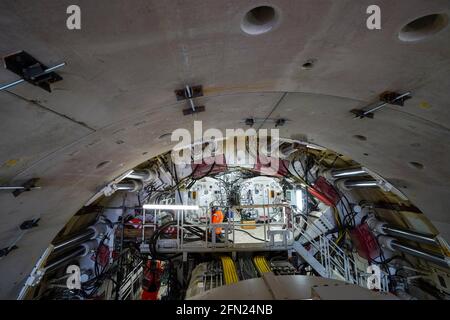 Florence, la plus grande machine à aléser de tunnel jamais utilisée sur un projet ferroviaire britannique, est dévoilée sur le site HS2 de West Hyde, près de Rickmansworth, dans le Hertfordshire. Date de la photo: Jeudi 13 mai 2021. Banque D'Images