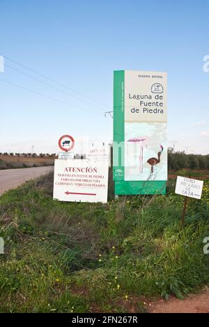 Panneau instructif au lagon de Fuente de Piedra, zone de reproduction importante pour le Grand Flamingo Pnoenicopterus. Banque D'Images