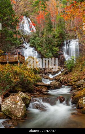 Anna Ruby Falls, Géorgie, États-Unis en automne. Banque D'Images