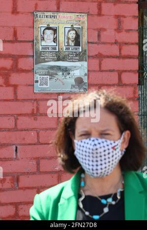 Mary Lou McDonald, chef de Sinn Fein, à Ballymurphy, Belfast, après avoir rencontré les familles des personnes tuées dans le massacre de Ballymurphy. Date de la photo: Jeudi 13 mai 2021. Le Gouvernement est "vraiment désolé" pour les événements qui se sont produits à Ballymurphy il y a 50 ans, au cours desquels 10 innocents ont été tués, a déclaré le secrétaire d'État pour l'Irlande du Nord, Brandon Lewis. Voir PA Story ULSTER Ballymurphy. Le crédit photo devrait se lire comme suit : Brian Lawless/PA Wire Banque D'Images