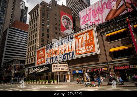 Le Winter Garden Theatre, à New York, est décoré pour la production imminente de la comédie musicale The Music Man de Meredith Wilson, le mercredi 12 mai 2021. À partir du 14 septembre, les théâtres de Broadway seront autorisés à ouvrir à pleine capacité, dont certains selon un calendrier échelonné. (Âphoto de Richard B. Levine) Banque D'Images