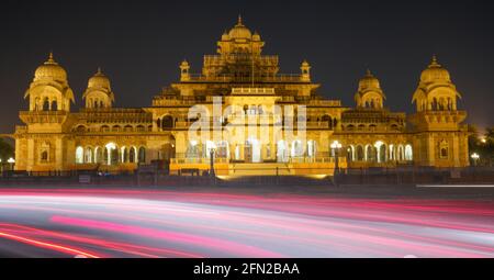 Gros plan du Albert Hall Museum à Jaipur L'Inde la nuit Banque D'Images