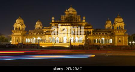 Gros plan du Albert Hall Museum à Jaipur L'Inde la nuit Banque D'Images