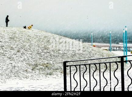 Neige sur la plage de Whitley Bay, Tyne et Wear, Angleterre Banque D'Images