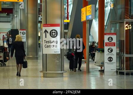 La zone des arrivées du terminal 5 de l'aéroport d'Heathrow à l'ouest de Londres, avant le redémarrage du voyage international le lundi 17 mai, suite à l'assouplissement des restrictions de verrouillage. Date de la photo: Jeudi 13 mai 2021. Banque D'Images