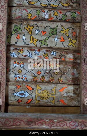 Détail , figure de navire sculptée sur un mur en bois, mosquée Gokceli Samsun Banque D'Images