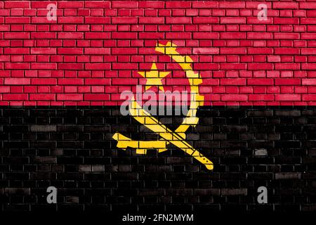 Drapeau de l'Angola a peint sur mur de brique Banque D'Images