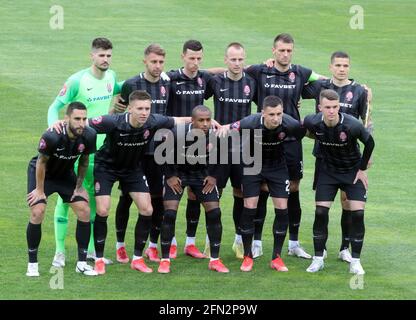 TERNOPIL, UKRAINE - 13 MAI 2021 - les joueurs du FC Zorya Luhansk se sont alignés sur le terrain avant la finale de la coupe ukrainienne 2020/2021 contre le FC Dynamo Kyiv à Ternopil, dans l'ouest de l'Ukraine. Credit: UKRINFORM/Alamy Live News Banque D'Images