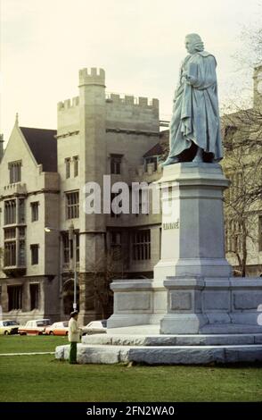 Monument à Carl Linnaeus /Linne/, Université de Chicago, Chicago il, Etats-Unis, avril 1977 Banque D'Images