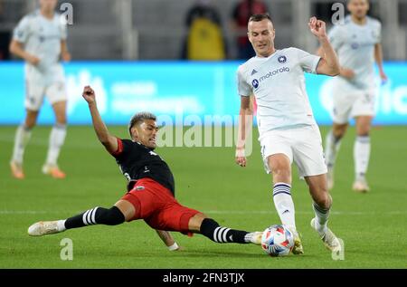 Washington, États-Unis. 13 mai 2021. Antonio Alfaro (93), défenseur Uni de Washington, pose un défi contre le défenseur du Chicago Fire FC Boris Sekulic (2) dans la première moitié à Audi Field à Washington, DC, le jeudi 13 mai 2021. United Beat Chicago Fire FC, 1-0. (Photo par Chuck Myers/Sipa USA) crédit: SIPA USA/Alay Live News Banque D'Images