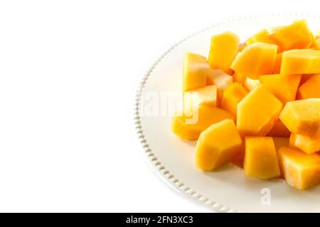 Melon en tranches, cantaloup en disque blanc sur fond blanc Banque D'Images