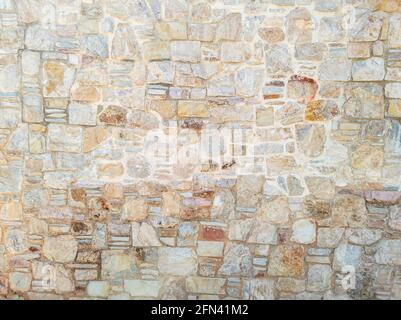 Concept de maçonnerie. Extérieur vieilli, rugueux et robuste, texture d'arrière-plan en grès. Pavé, beige brun gris blanc pour toile de fond. Roches conne Banque D'Images