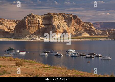 Wahweap Marina sur Powell Lake à page dans l'Utah dans États-Unis Banque D'Images