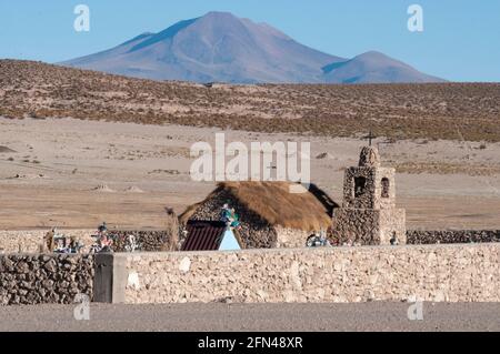 L'église du village à près de San Juan le Salar de Uyuni, Bolivie Banque D'Images