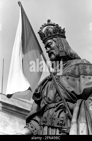 Géographie/voyage, Tchéquie, Printemps de Prague, 1968, drapeau à la statue du Roi Karel I, Prague, 21.9.1968, AUTORISATION-DROITS-SUPPLÉMENTAIRES-INFO-NON-DISPONIBLE Banque D'Images