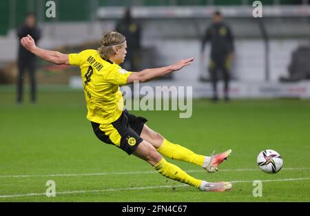 Berlin, Allemagne. 13 mai 2021. Firo: 13.05.2021 Fuvuball: Football: DFB Pokal, dernière saison 2020/21 RB Leipzig - BVB, Borussia Dortmund 1: 4 but à 1: 4 par Erling HAALAND, BVB | usage dans le monde crédit: dpa/Alamy Live News Banque D'Images