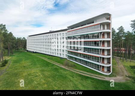 PAIMIO, FINLANDE - 14-05-2021: Vue aérienne du bâtiment de l'hôpital Paimio Sanatorium. Architecture par Alvar Aalto. Banque D'Images