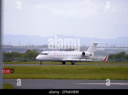 L'EC-NLM D'AIR NOSTRUM, un Bombardier CRJ-200, arrive à L'AÉROPORT JOHN LENNON DE LIVERPOOL, À MERSEYSIDE, EN ANGLETERRE Banque D'Images