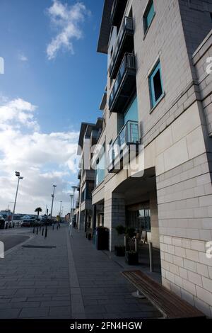 Aménagement moderne d'appartements sur le quai à Poole in Dorset Banque D'Images