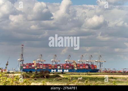 Cooling, 12 mai 2021 : vue sur le port de London Gateway depuis Cliffe, sur la péninsule de Hoo, Kent Banque D'Images