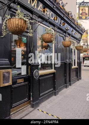 Vue latérale sur le Marquis de Granby pub, 2 Rathbone St, Fitzrovia, Londres; nommé d'après John Manners. Patronné par TS Eliot et Dylan Thomas Banque D'Images