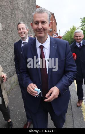 Edwin Poots, ministre de l'Agriculture, de l'Environnement et des Affaires rurales d'Irlande du Nord (DAERA), quitte le quartier général du Parti unioniste démocratique (DUP) à Belfast après avoir voté aux élections à la direction du parti. Date de la photo: Vendredi 14 mai 2021. Banque D'Images