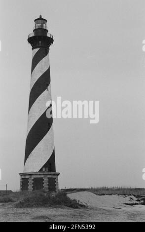 Phare de Cape Hatteras avant la réinstallation, Buxton, NC, déc 1992. Partie d'une série de 35 phares de la côte est américaine photographiés entre novembre 1992 et septembre 1993. Banque D'Images