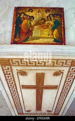 Image numérisée de belles œuvres d'art orthodoxes dans la cour d'Ekklisia Kiminski Theotokou, Hydra en Grèce vers 1977. Un lieu de culte et de région Banque D'Images