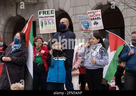 Caird Hall, Dundee, Tayside, Écosse, Royaume-Uni, 14 mai 2021 : un grand groupe se réunit pour la campagne de solidarité écossaise en Palestine, à l'extérieur du Caird Hall de Dundee. Ils protestent contre Israël et contre leur violence contre le peuple palestinien. De grandes manifestations ont lieu partout dans le monde. Credit: Barry Nixon/Alay Live News Banque D'Images