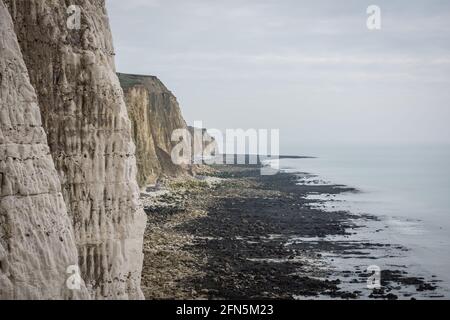 Les falaises de craie et sous-falaise entre Peacehaven et Newhaven dans East Sussex, Royaume-Uni Banque D'Images