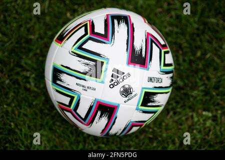 Gros plan sur Adidas Uniforia, ballon de match officiel du Championnat d'Europe de l'UEFA 2020 Banque D'Images