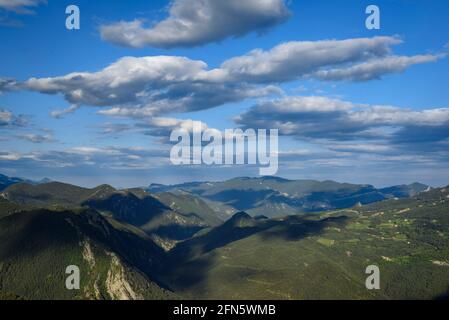 Alt Berguedà vue du point de vue de Gresolet un après-midi de printemps (Berguedà, Catalogne, Espagne, Pyrénées) ESP: Vues de l'Alt Berguedà Banque D'Images