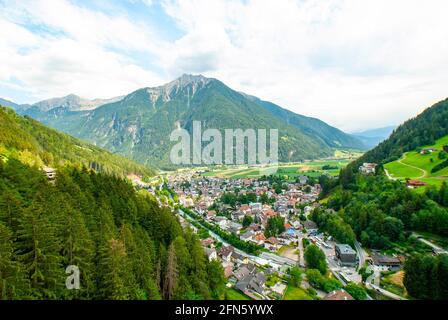 Vue panoramique depuis le château de Tures, Campo Tures, sable à Taufers, Taufer Ahrntal, Valle Aurina, Tyrol du Sud, Alto Adige, Italie, Europe Banque D'Images