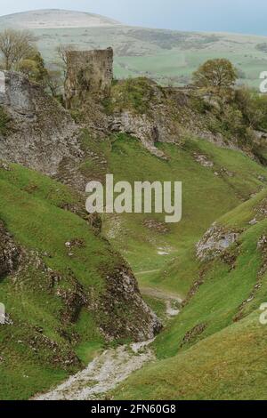 Cave Dale, Limestone Valley, Peak District National Park, Derbyshire, Angleterre, Royaume-Uni Banque D'Images