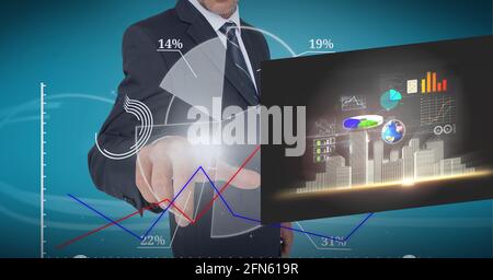 Composition de l'homme d'affaires touchant l'écran interactif avec traitement des données Banque D'Images