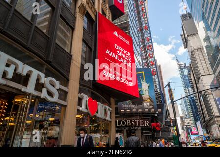 New York, États-Unis. 12 mai 2021. Espace de bureau disponible à Times Square à New York le mercredi 12 mai 2021. (Âphoto de Richard B. Levine) crédit: SIPA USA/Alay Live News Banque D'Images