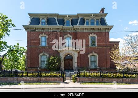 La maison du patrimoine George Brown à Toronto, Canada. Détails architecturaux du deuxième bâtiment de style Empire. Banque D'Images