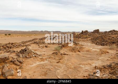 Ruines de l'ancienne ville dans le désert du Sahara. Maroc, ville fantôme perdue, Ba HALLOU Banque D'Images