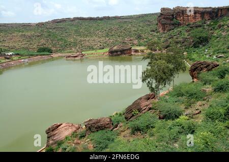 Lac Agasthya Teertha à Badami, Karnataka, Inde, Asie Banque D'Images