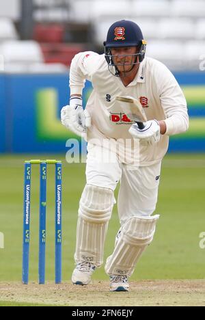 Chelmsford, Royaume-Uni. 14 mai 2021. CHELMSFORD ANGLETERRE - MAI 14: Tom Westley d'Essex pendant LV Insurance County Championship Group 1 deuxième jour de quatre entre Essex CCC et Derbyshire CCC au terrain du comté de Cloudfm le 14 mai 2021 à Chelmsford, Angleterre crédit: Action Foto Sport/Alay Live News Banque D'Images