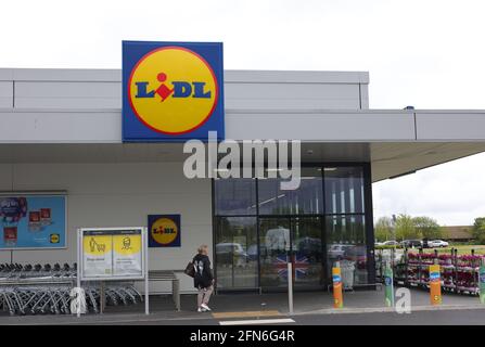Vue extérieure de Lidl avec le logo Lidl vu à Bognor Regis, West Sussex, Angleterre, Royaume-Uni Banque D'Images