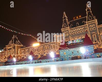 Patinoire de patinage sur la place Rouge à Moscou la nuit Banque D'Images